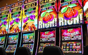 Màn hình game slot trực tuyến với biểu tượng thưởng và dòng thắng tại ga 26